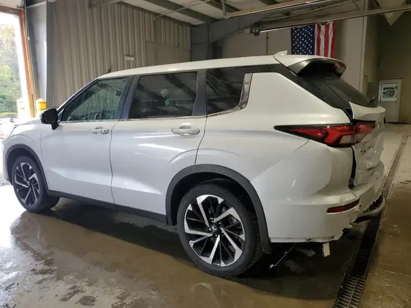 JA4J4VA87RZ075047 2024 MITSUBISHI OUTLANDER - Image 2