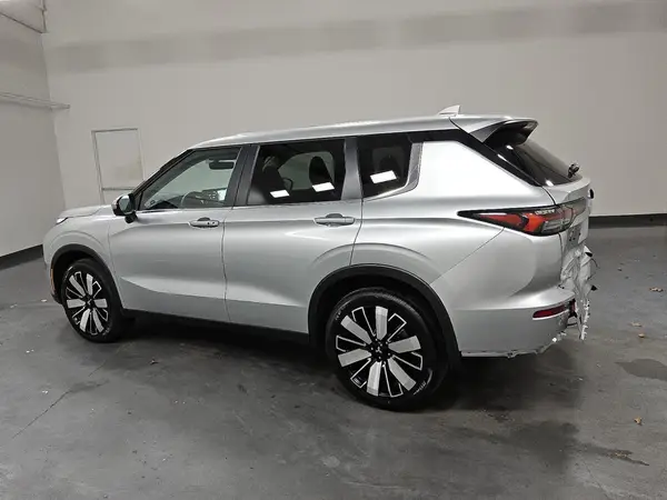 JA4J4VA87SZ046993 2025 MITSUBISHI OUTLANDER - Image 2