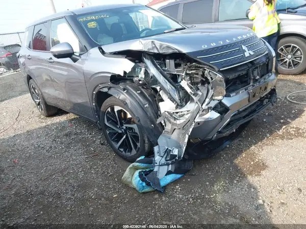 JA4J4VA88RZ003001 2024 MITSUBISHI OUTLANDER - Image 1