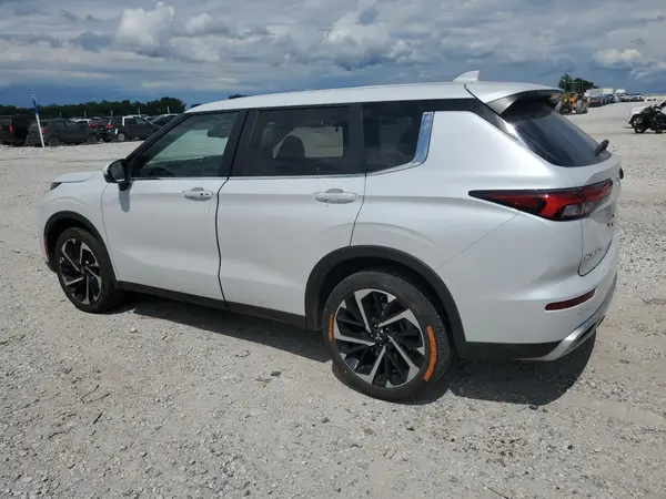 JA4J4VA88RZ008943 2024 MITSUBISHI OUTLANDER - Image 2