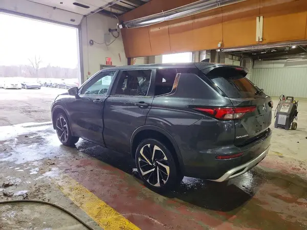 JA4J4VA88RZ076000 2024 MITSUBISHI OUTLANDER - Image 2