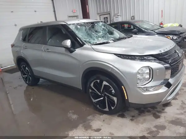JA4J4VA88RZ081486 2024 MITSUBISHI OUTLANDER - Image 1