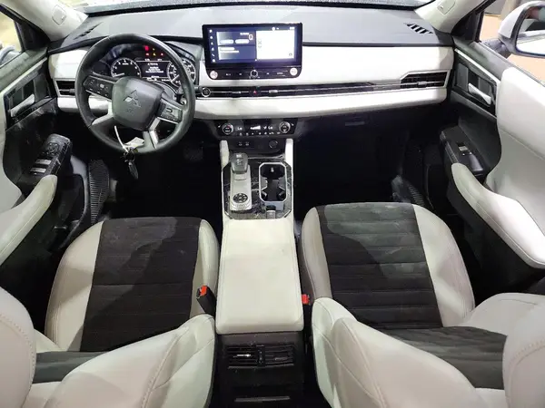 JA4J4VA88SZ028969 2025 MITSUBISHI OUTLANDER - Image 8
