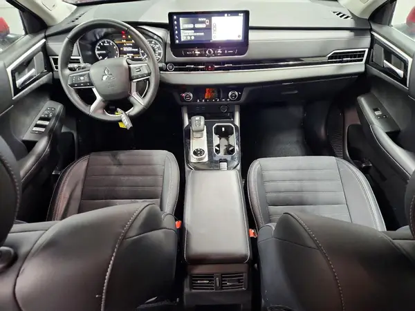 JA4J4VA88SZ048879 2025 MITSUBISHI OUTLANDER - Image 8