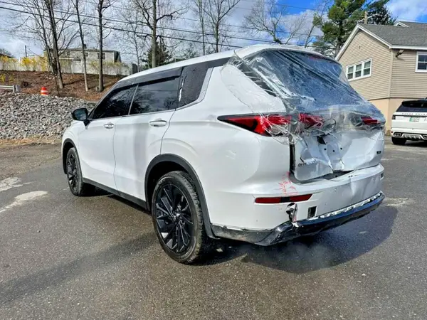 JA4J4VA89RZ065085 2024 MITSUBISHI OUTLANDER - Image 2
