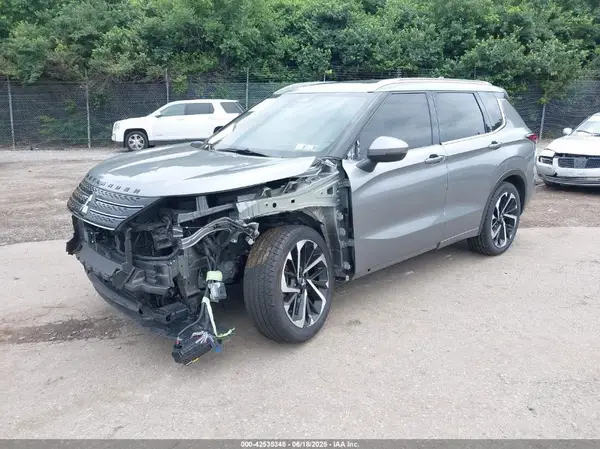 JA4J4VA8XNZ084643 2022 MITSUBISHI OUTLANDER - Image 2