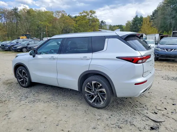 JA4J4VA8XPZ009380 2023 MITSUBISHI OUTLANDER - Image 2