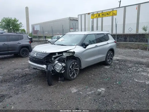 JA4J4VA8XPZ025997 2023 MITSUBISHI OUTLANDER - Image 2