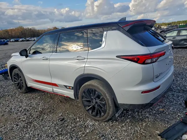 JA4J4VA8XRZ083434 2024 MITSUBISHI OUTLANDER - Image 2
