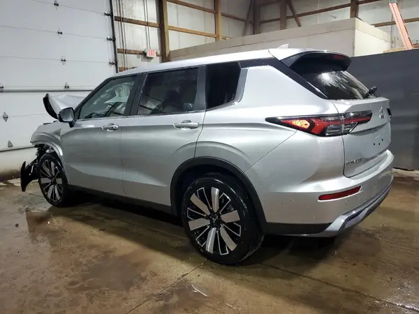 JA4J4VA8XSZ033834 2025 MITSUBISHI OUTLANDER - Image 2