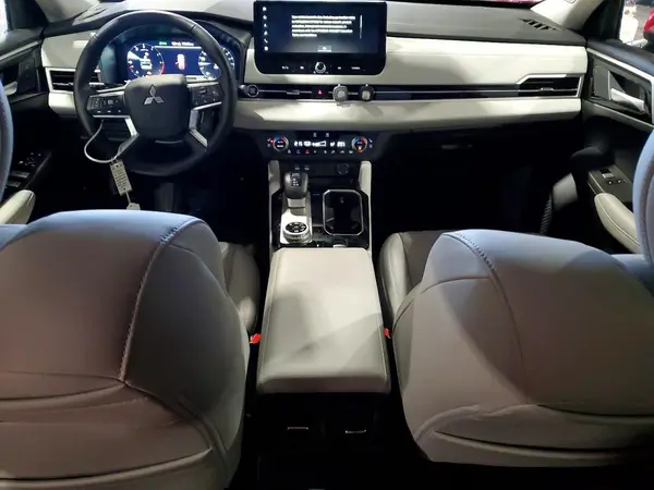JA4J4VA8XSZ624164 2025 MITSUBISHI OUTLANDER - Image 8