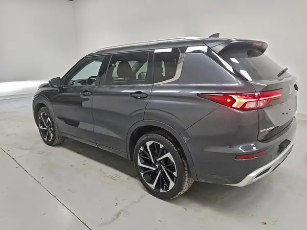 JA4J4WA82RZ052104 2024 MITSUBISHI OUTLANDER - Image 2