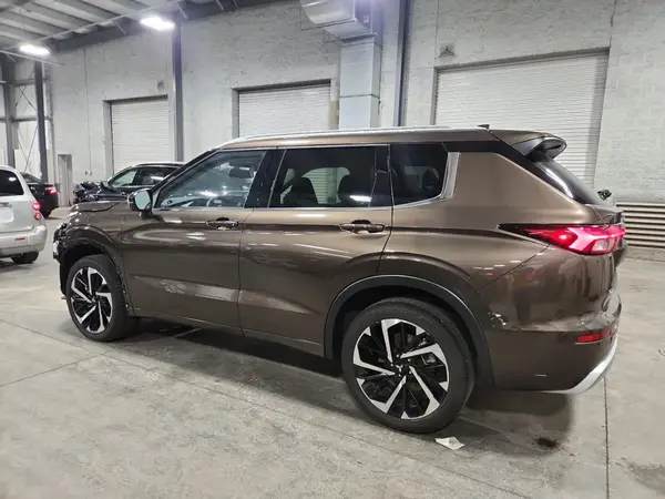 JA4J4WA82RZ073843 2024 MITSUBISHI OUTLANDER - Image 2