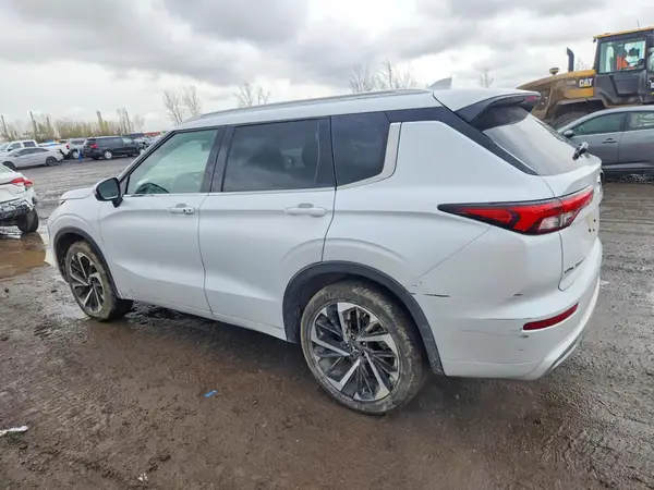 JA4J4WA83RZ633756 2024 MITSUBISHI OUTLANDER - Image 2