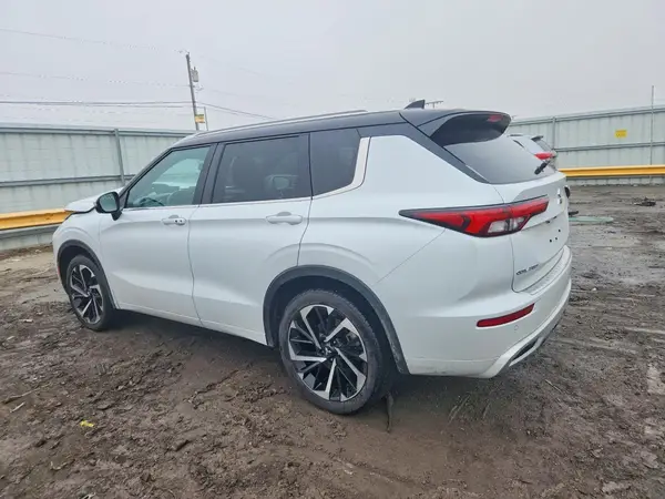 JA4J4WA84RZ048152 2024 MITSUBISHI OUTLANDER - Image 2