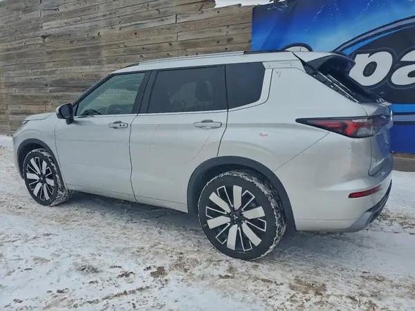 JA4J4WA84SZ020485 2025 MITSUBISHI OUTLANDER - Image 2