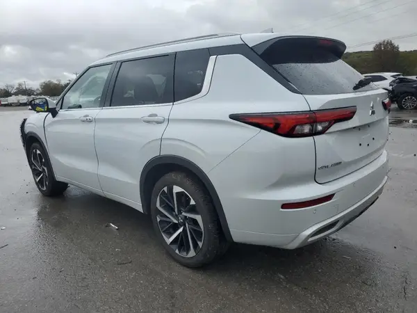 JA4J4WA85RZ058401 2024 MITSUBISHI OUTLANDER - Image 2