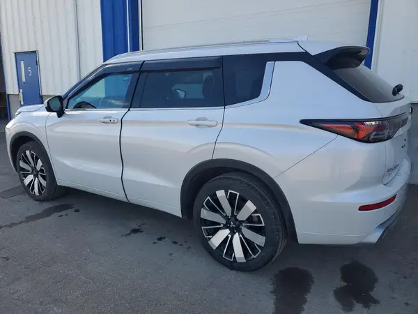 JA4J4WA85SZ622957 2025 MITSUBISHI OUTLANDER - Image 2