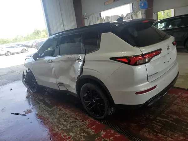 JA4J4WA86RZ064739 2024 MITSUBISHI OUTLANDER - Image 2