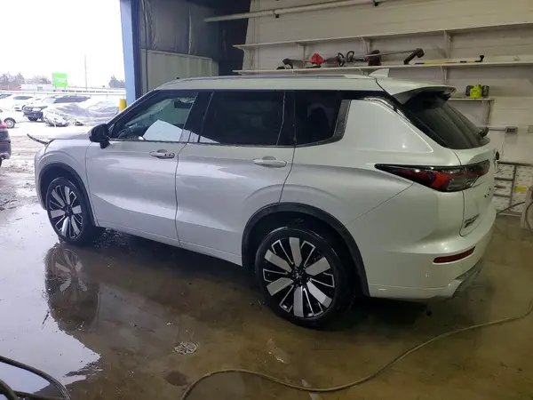 JA4J4WA87SZ016012 2025 MITSUBISHI OUTLANDER - Image 2