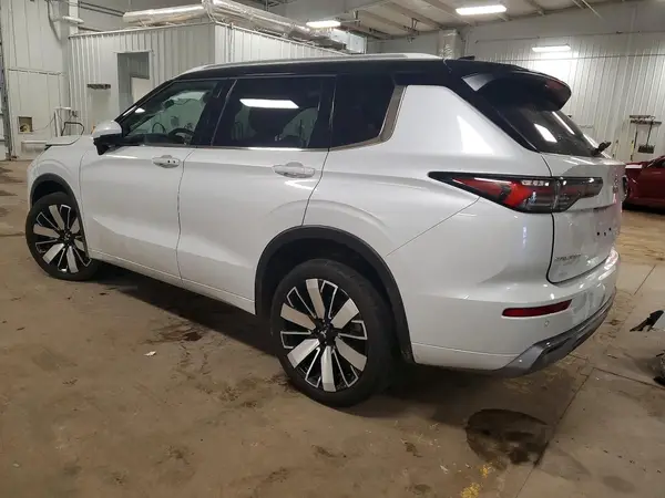 JA4J4WA87SZ021386 2025 MITSUBISHI OUTLANDER - Image 2