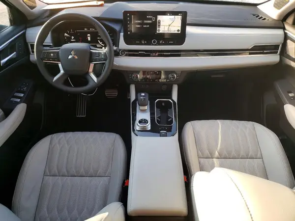 JA4J4WA87SZ037698 2025 MITSUBISHI OUTLANDER - Image 8
