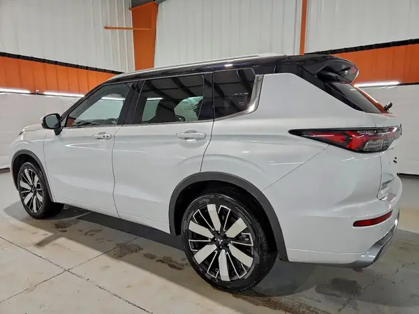 JA4J4WA88SZ612682 2025 MITSUBISHI OUTLANDER - Image 2