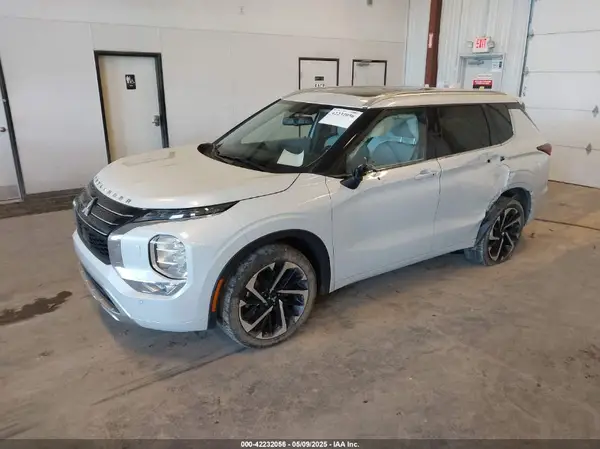 JA4J4WA89RZ003725 2024 MITSUBISHI OUTLANDER - Image 2