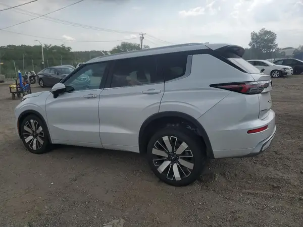 JA4J4WA89SZ023642 2025 MITSUBISHI OUTLANDER - Image 2