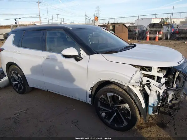 JA4J4WA8XRZ074657 2024 MITSUBISHI OUTLANDER - Image 1