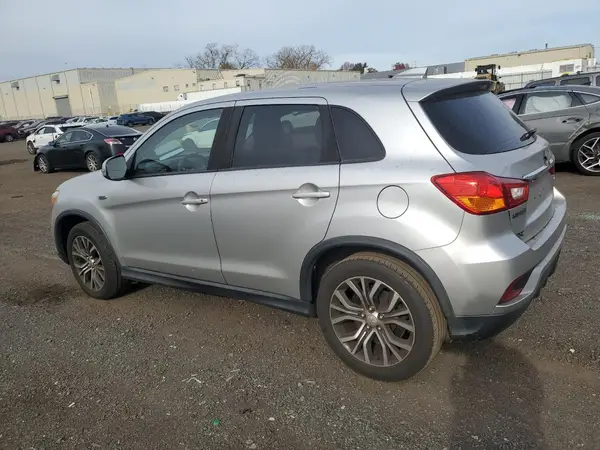 JA4JZ2A36JZ111111 2018 MITSUBISHI OUTLANDER - Image 2