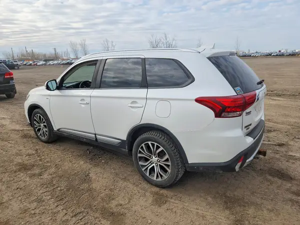 JA4JZ3AX1JZ604039 2018 MITSUBISHI OUTLANDER - Image 2
