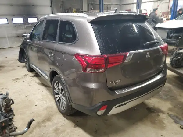 JA4JZ3AX1KZ600963 2019 MITSUBISHI OUTLANDER - Image 2