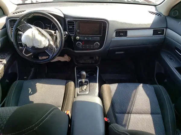 JA4JZ3AX2HZ600253 2017 MITSUBISHI OUTLANDER - Image 8