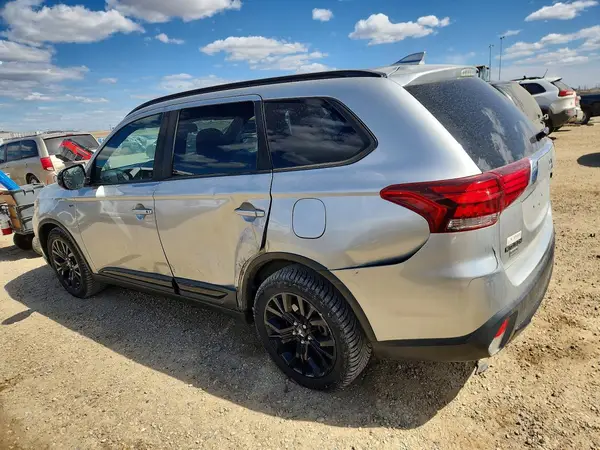 JA4JZ3AX3JZ606908 2018 MITSUBISHI OUTLANDER - Image 2
