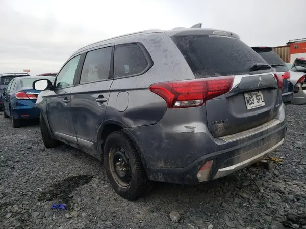 JA4JZ3AX4JJ600694 2018 MITSUBISHI OUTLANDER - Image 2