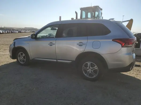 JA4JZ3AX8JZ602613 2018 MITSUBISHI OUTLANDER - Image 2