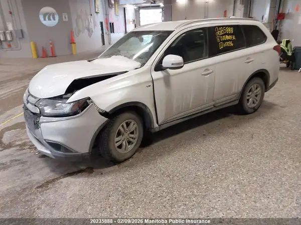 JA4JZ3AXXJZ607036 2018 MITSUBISHI OUTLANDER - Image 2