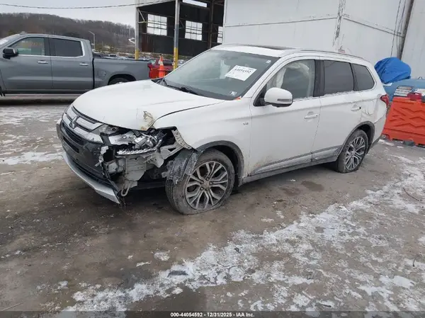 JA4JZ4AX0JZ010919 2018 MITSUBISHI OUTLANDER - Image 2
