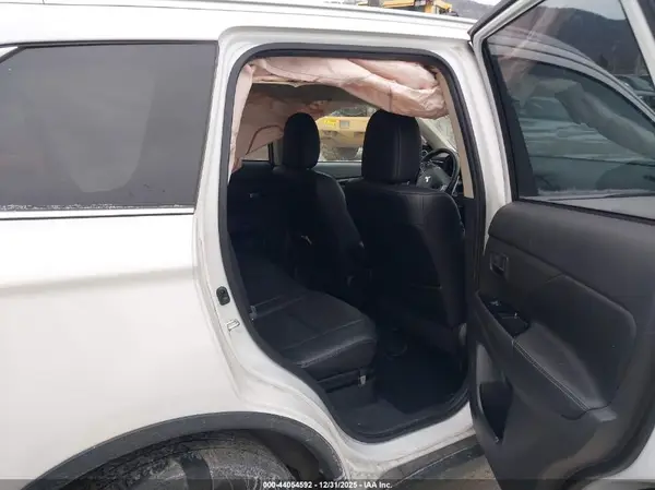 JA4JZ4AX0JZ010919 2018 MITSUBISHI OUTLANDER - Image 8