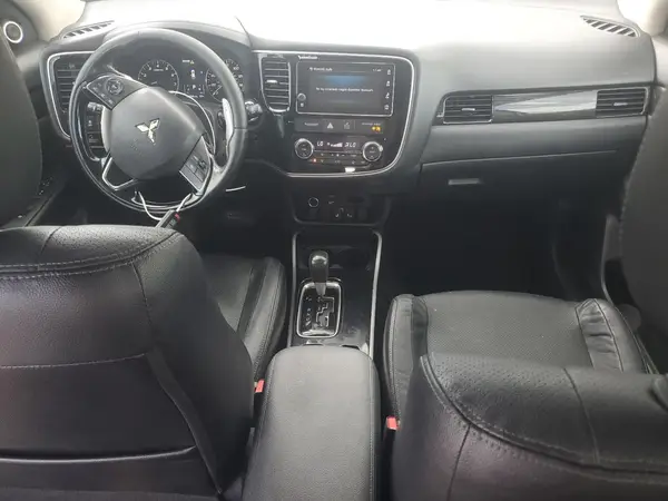 JA4JZ4AX0JZ014596 2018 MITSUBISHI OUTLANDER - Image 8