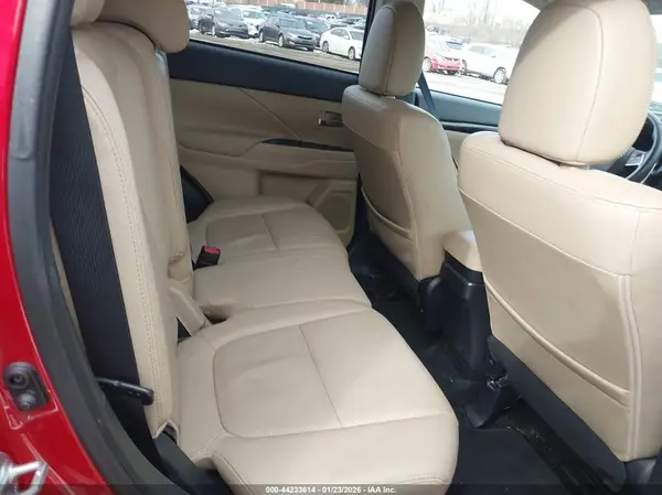 JA4JZ4AX0JZ069114 2018 MITSUBISHI OUTLANDER - Image 8