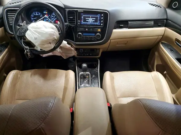 JA4JZ4AX1JZ032332 2018 MITSUBISHI OUTLANDER - Image 8