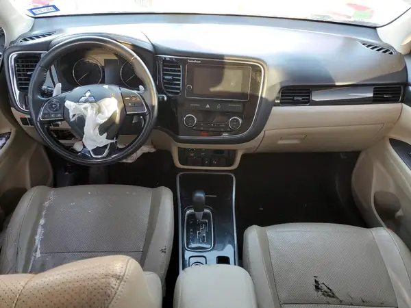 JA4JZ4AX1JZ033027 2018 MITSUBISHI OUTLANDER - Image 8