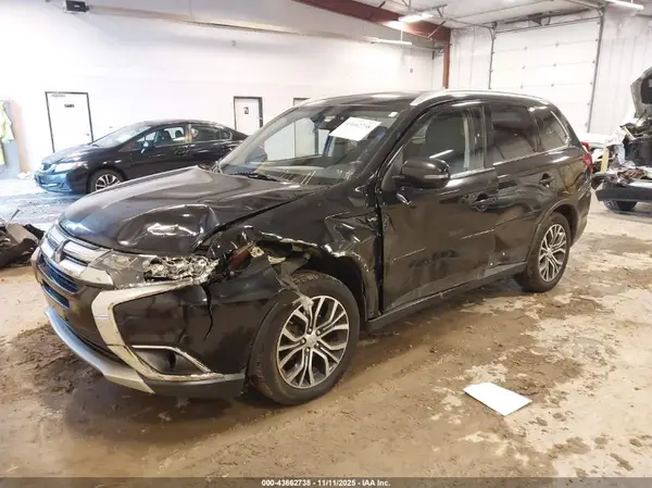 JA4JZ4AX2HZ006638 2017 MITSUBISHI OUTLANDER - Image 2