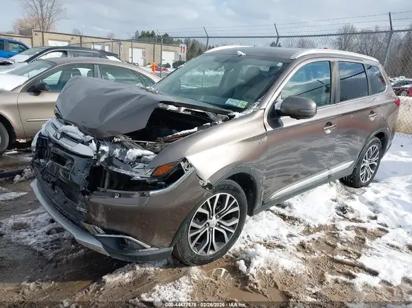 JA4JZ4AX2JZ004328 2018 MITSUBISHI OUTLANDER - Image 2