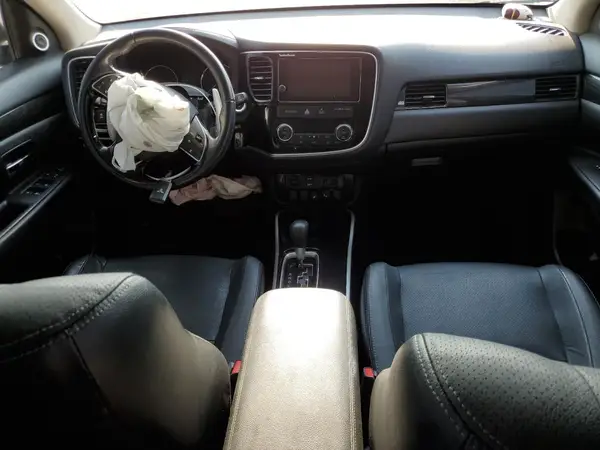 JA4JZ4AX3HZ056674 2017 MITSUBISHI OUTLANDER - Image 8