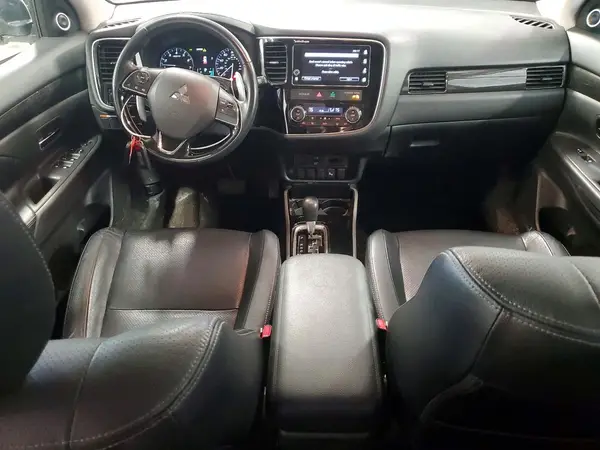 JA4JZ4AX4HZ033243 2017 MITSUBISHI OUTLANDER - Image 8