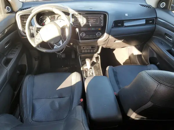 JA4JZ4AX4HZ056036 2017 MITSUBISHI OUTLANDER - Image 8