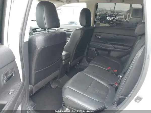 JA4JZ4AX4JZ010471 2018 MITSUBISHI OUTLANDER - Image 8